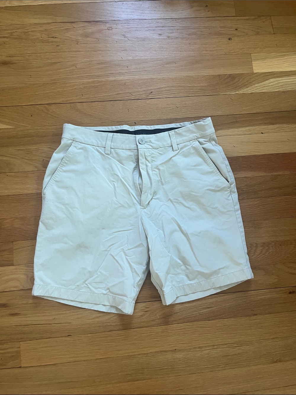 Vineyard Vines Cream Flat-Front Cotton Shorts